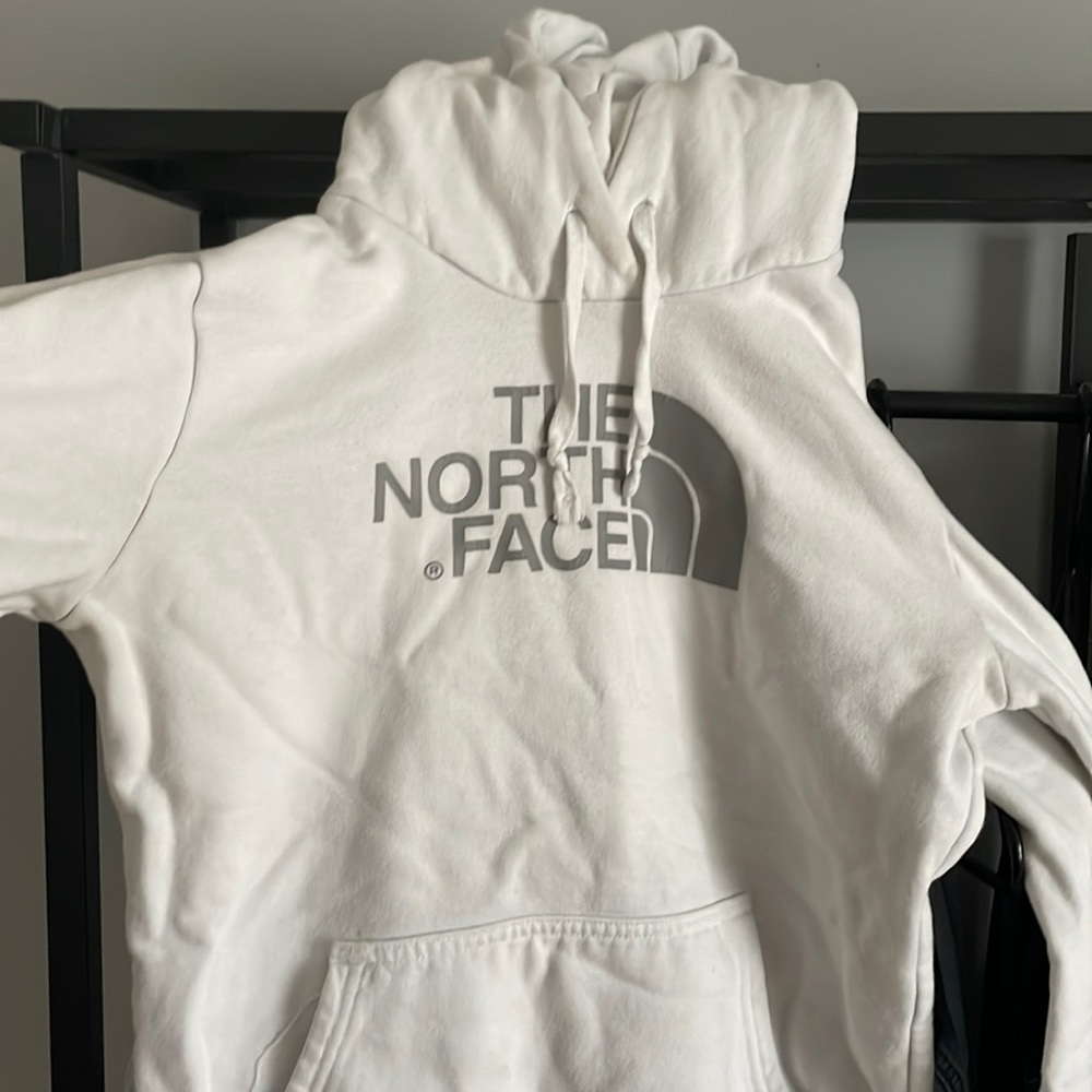White north face hoodie. Size: extra small. Comfy